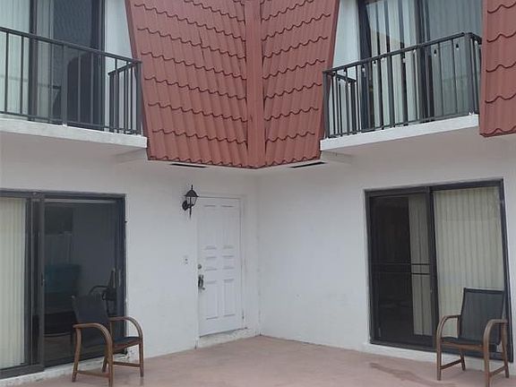 2nd image of 1400 Harvard Ln #1400
