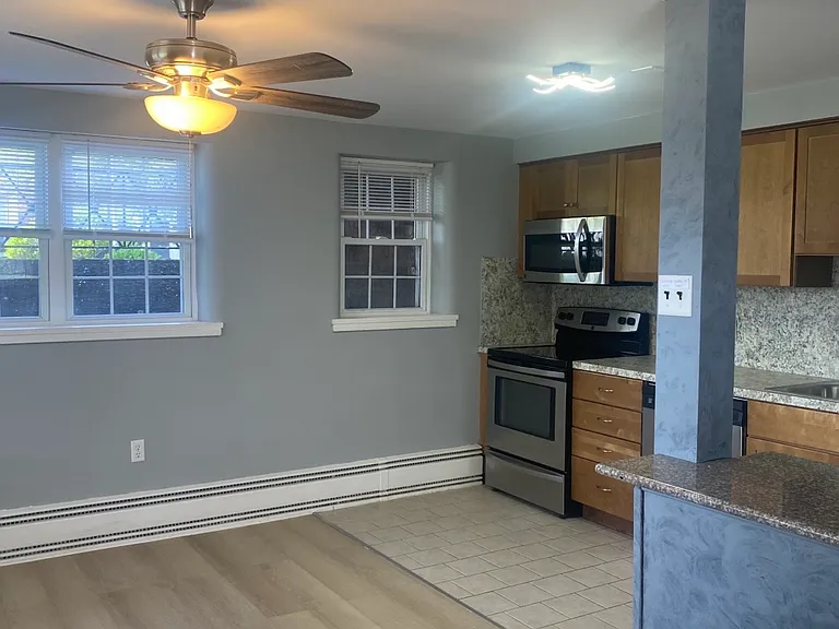200 Maplewood Dr #2 — Photo 11