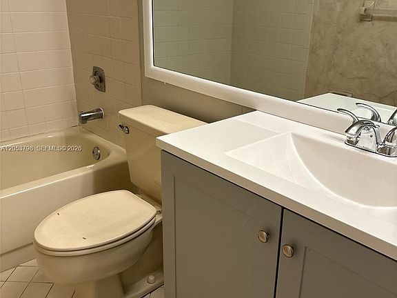 3rd image of 112 Lake Emerald Dr APT 207