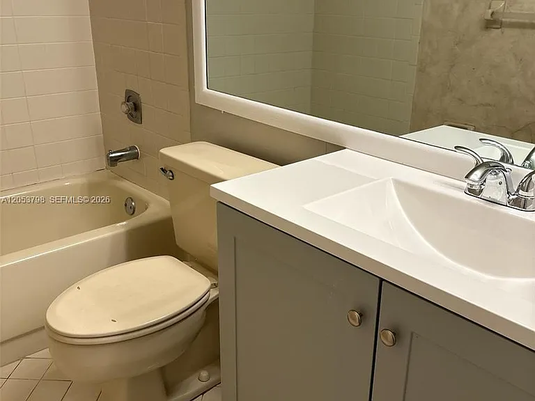 112 Lake Emerald Dr #207 — Photo 3