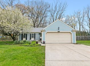 33982 Parkdale St, Livonia, MI 48150