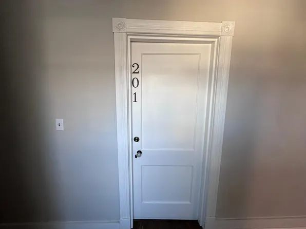 308 S Cameron St #201, Winchester, VA 22601