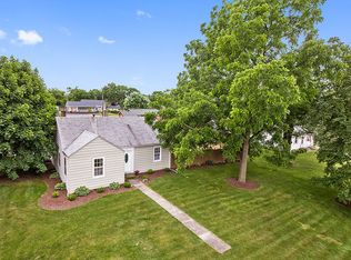 831 E 1st St, Lockport, IL 60441