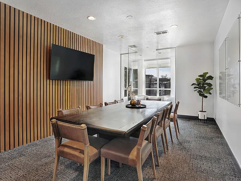 Co-Working Space & Business Room