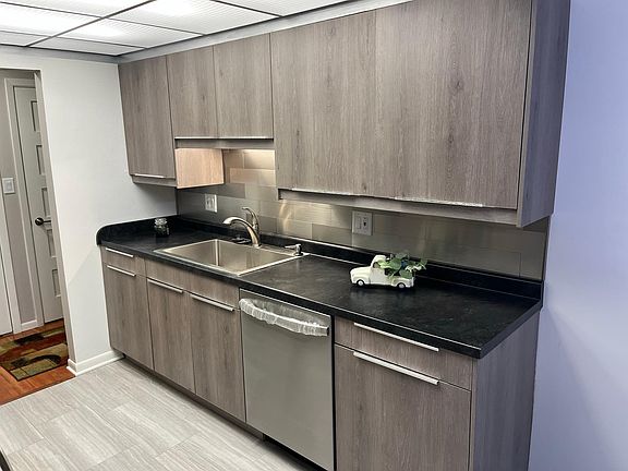 2nd image of 801 Oakton St APT 102