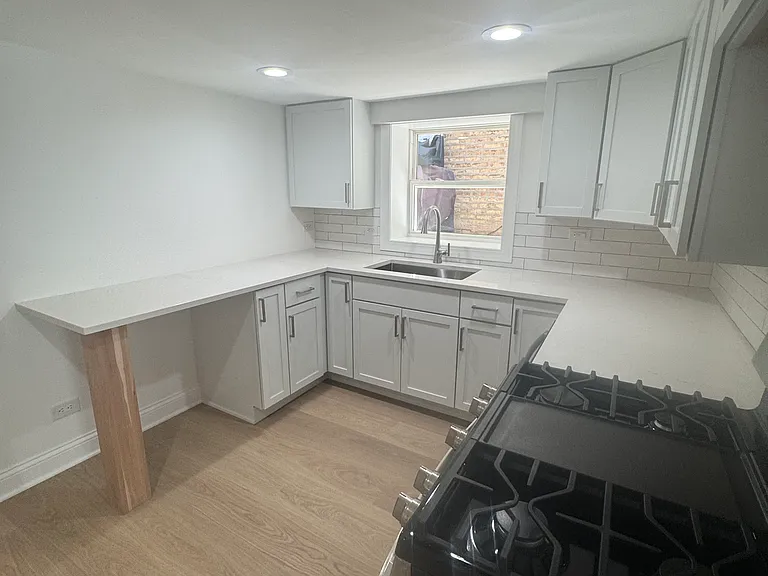 3719 N Sawyer Ave #B — Photo 9