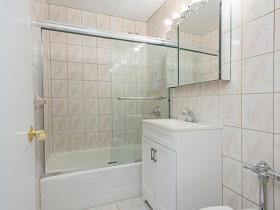 5th image of 1160 3rd Ave APT 12K