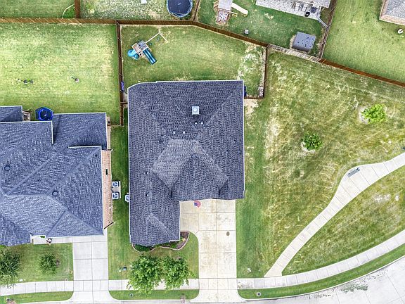 3rd image of 4210 Juniper Ln