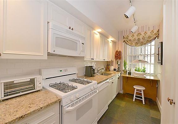5th image of 35 E 9th St APT 3