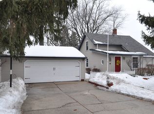 1009 17th Ave, Grafton, WI 53024