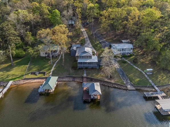 992 Davis Acres Dr, Alpine, AL 35014