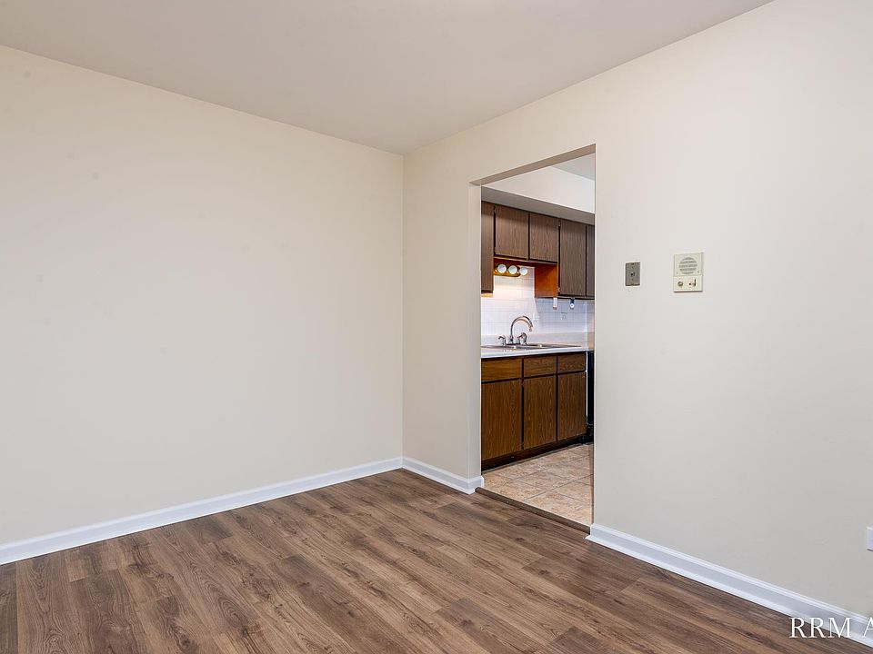 32927 N John Mogg Rd Grayslake IL Zillow