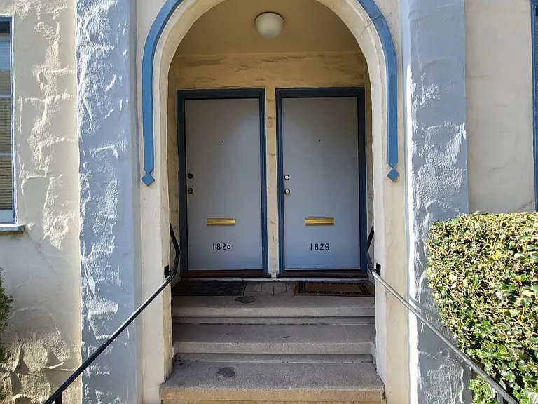 1828 Walnut St — Photo 7