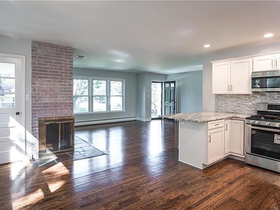 4th image of 16 Elmwood Dr