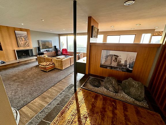 Living room as seen from front door