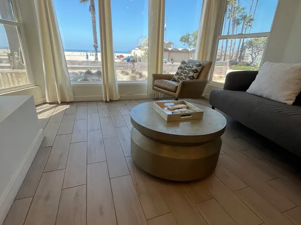 1647 Ocean Front Walk, Santa Monica, CA
