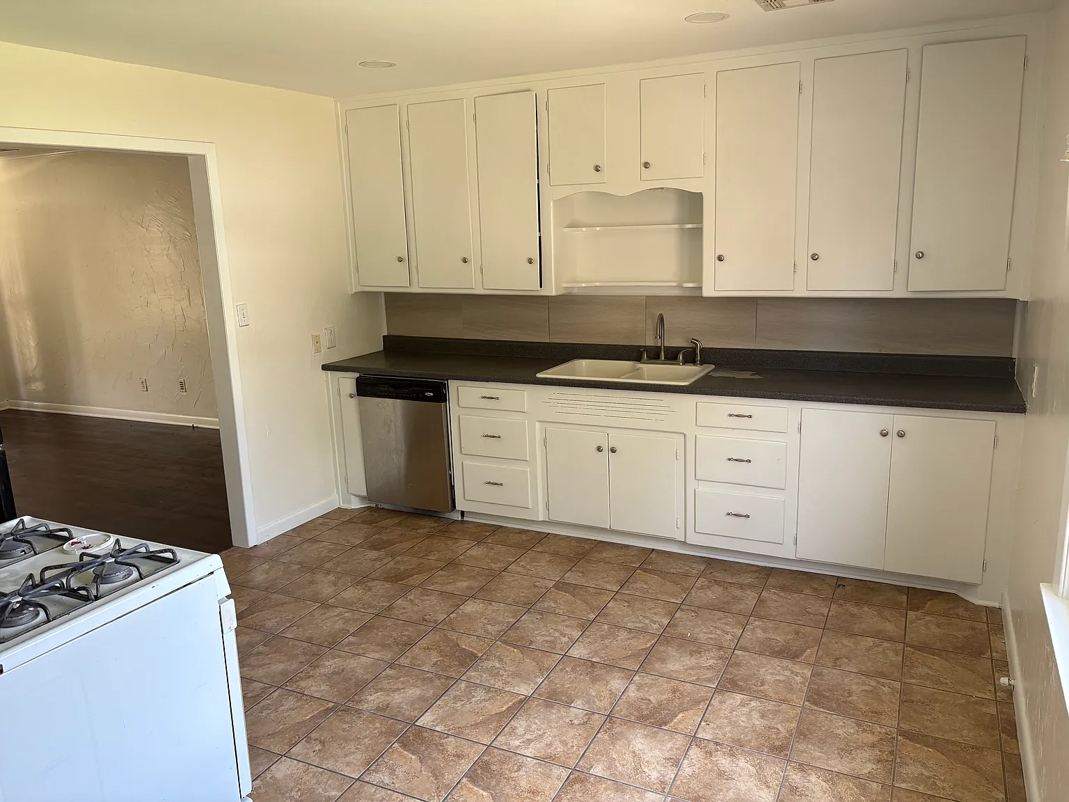3 bed, 1200 sqft, $1,700 — Photo 3
