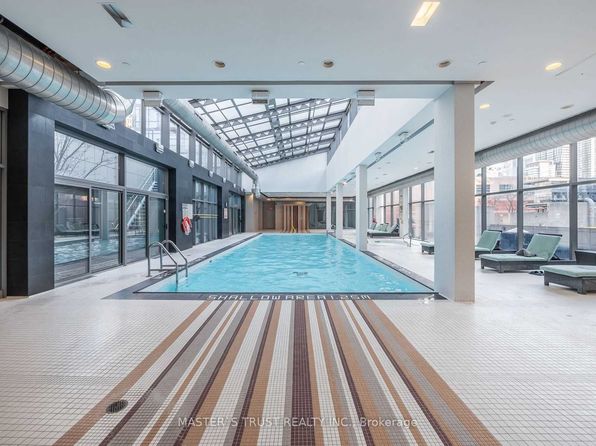 38 Grenville St, Toronto, ON