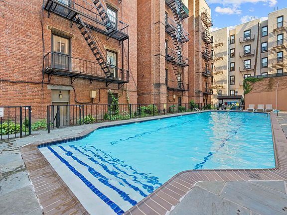 3rd image of 1115 Willow Ave APT 3