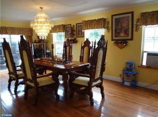 52 Mica Hl, Levittown, PA 19056