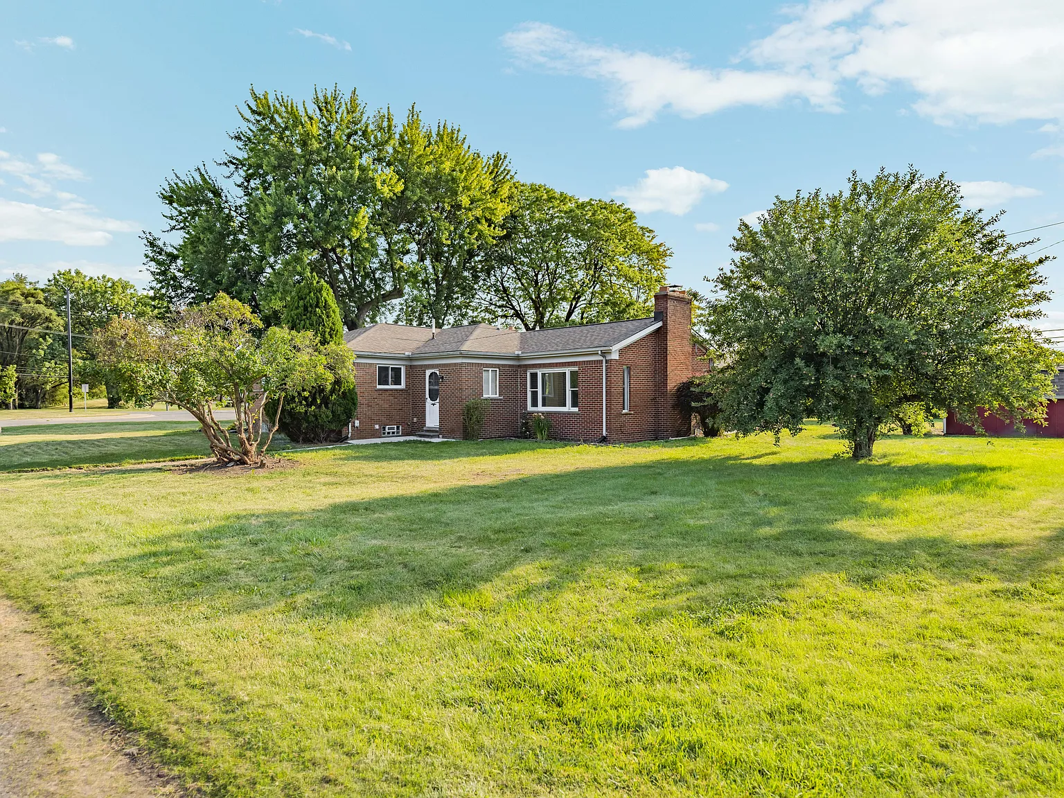 3 bed, 1.5 bath, 1663 sqft, $2,300 — Photo 4