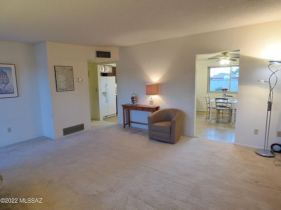 4th image of 1010 S Del Valle Ave