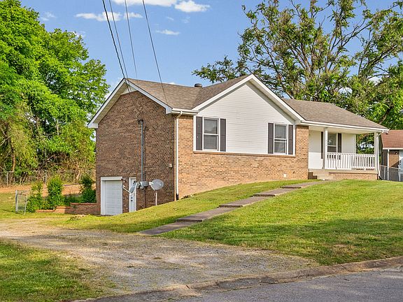 2nd image of 802 Knox Ln
