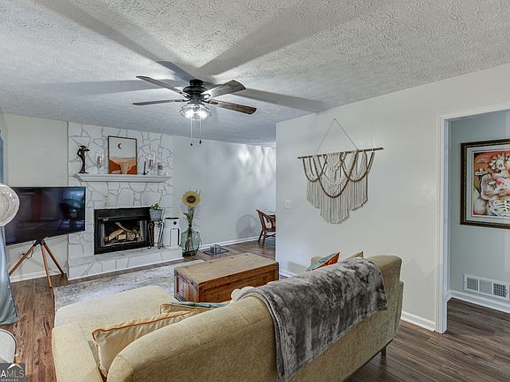 4th image of 9420 Manor Ln