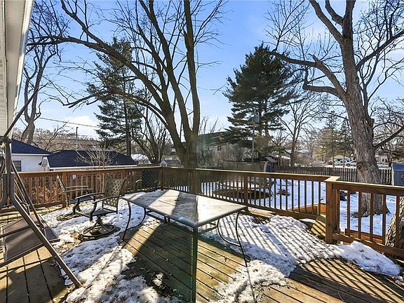 4th image of 1607 Broadway Street