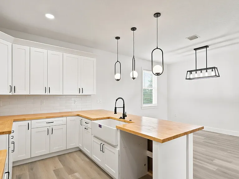 2138 W Nassau St #2 — Photo 2
