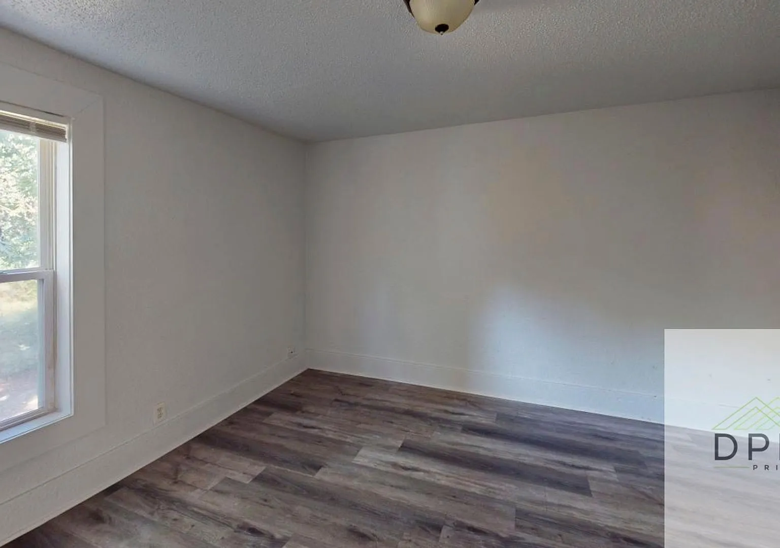 325 E Hillsdale — Photo 4
