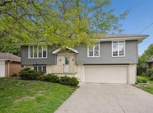 608 E 17th St N, Newton, IA 50208