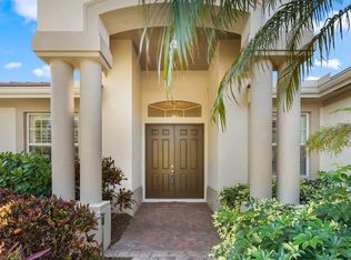 442 Saddlebrook Ln, Naples, FL 34110