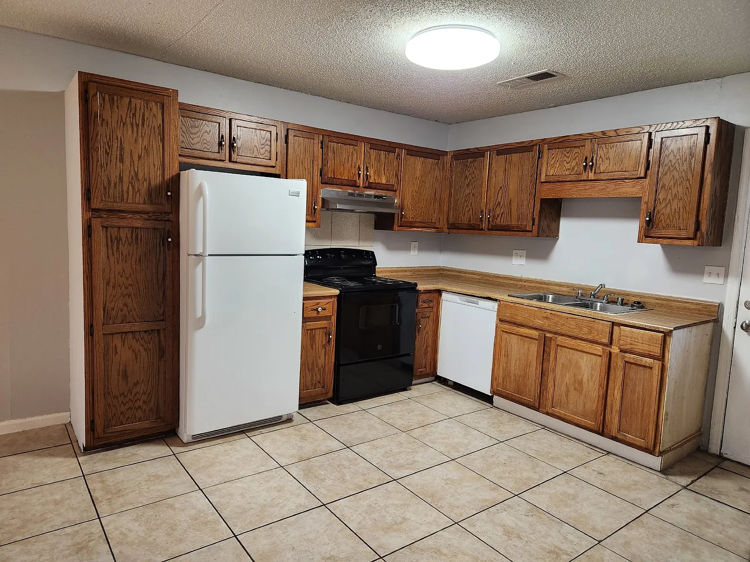 2 bed, 1.0 bath, $785 — Photo 3