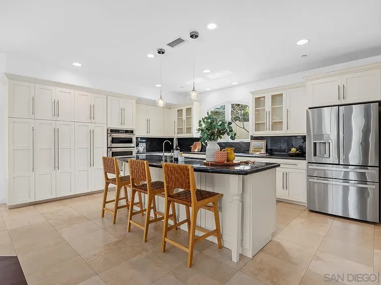 182 Andrew Ave — Photo 2