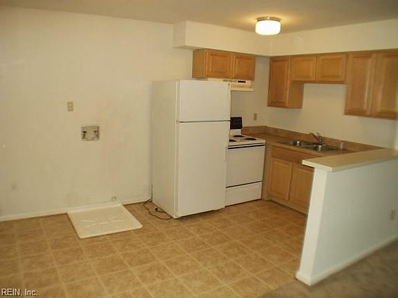 3rd image of 429 W 31st St APT 3