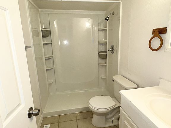 4th image of 529 E 13th St #I