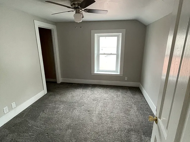W239N6348 Maple Ave — Photo 12