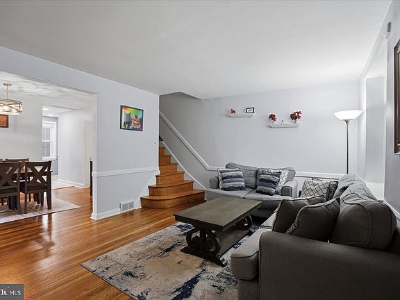 2nd image of 2316 Kenilworth Rd