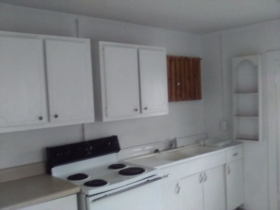 2nd image of 819 White Rose St
