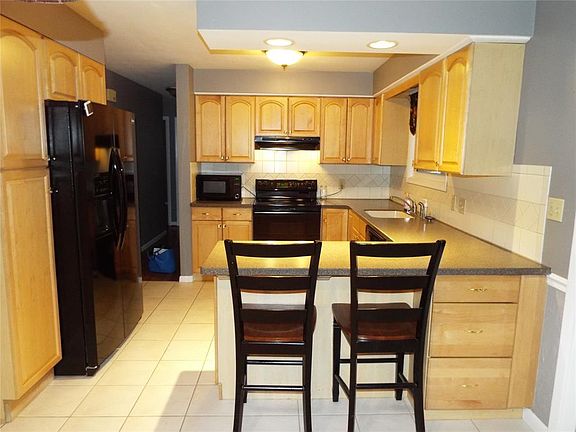 4th image of 913 Imperial Woods Dr