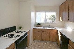 2nd image of 106 Campbell St #2