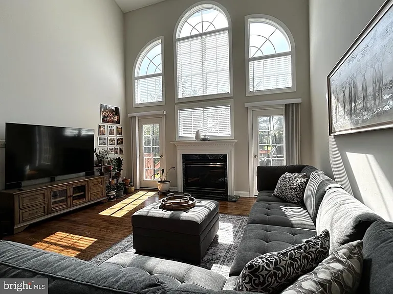 88 Granville Way — Photo 5