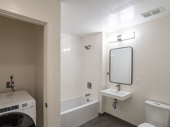 2nd image of 2800 Broad St #209