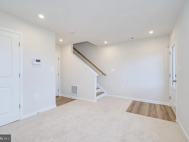 82 Coolidge Ave — Photo 5