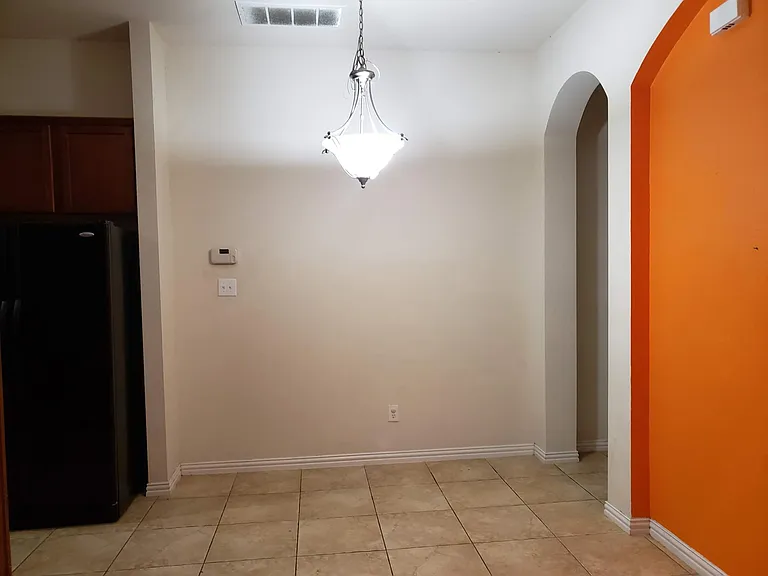 1948 Lantana Ln — Photo 6