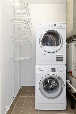 Sold by R New York | media 10