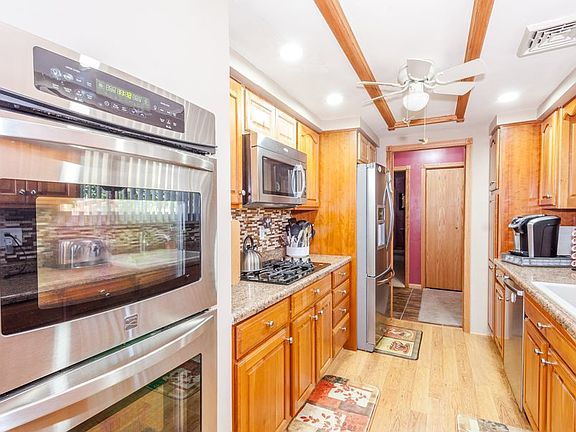 5th image of 5027 Harriett Dr