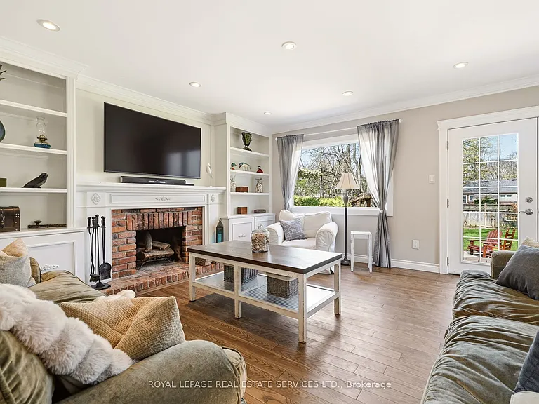 145 Suffolk Ave — Photo 16