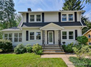 818 James Ct, Wheaton, IL 60189